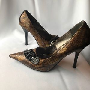 Brown animal print pump